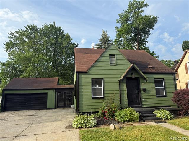 front view picture of 41 Parkview Ave, Mount Clemens, MI. 48043