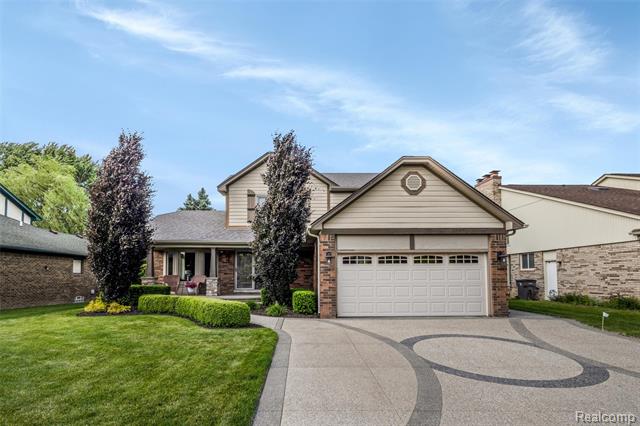 front view picture of 20795 Marlinga Dr, Clinton Township, MI. 48038