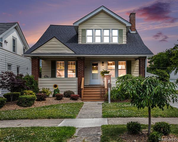 front view picture of 36 High St, Mount Clemens, MI. 48043