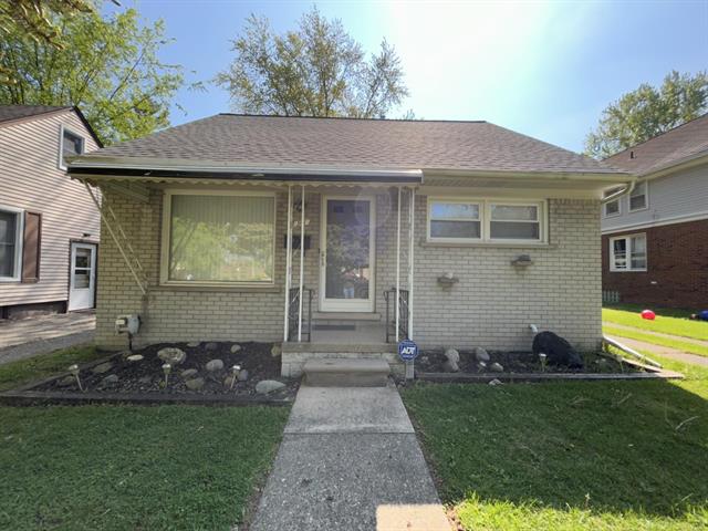 front view picture of 95 High St, Mount Clemens, MI. 48043
