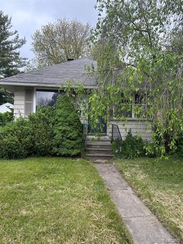 front view picture of 318 Jones St, Mount Clemens, MI. 48043