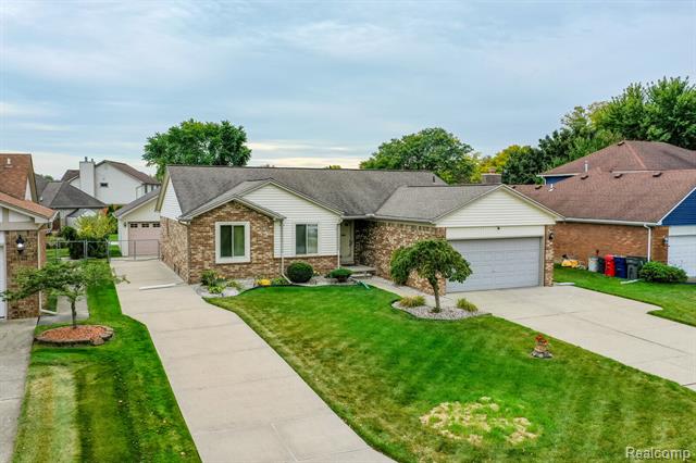 front view picture of 20784 Cannon Dr, Clinton Township, MI. 48038