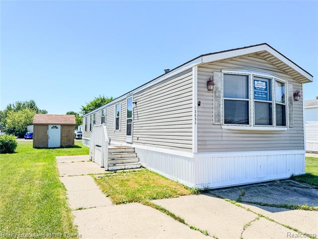 front view picture of 43636 Teal Cir, Clinton Township, MI. 48036