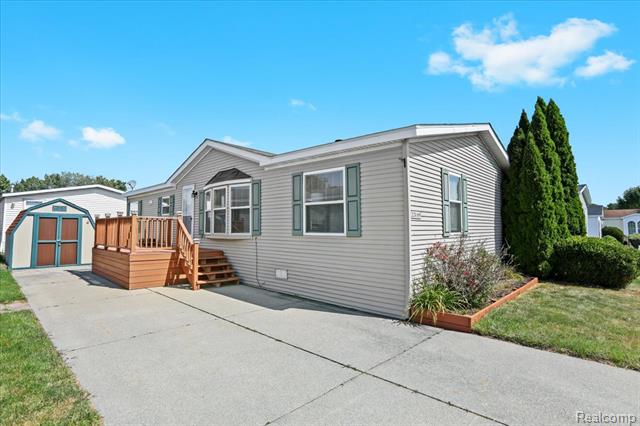 front view picture of 23149 Egnew Dr, Clinton Township, MI. 48036