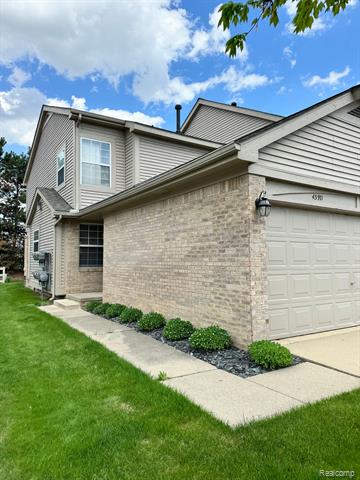 front view picture of 43971 Stoney Ln, Sterling Heights, MI. 48313
