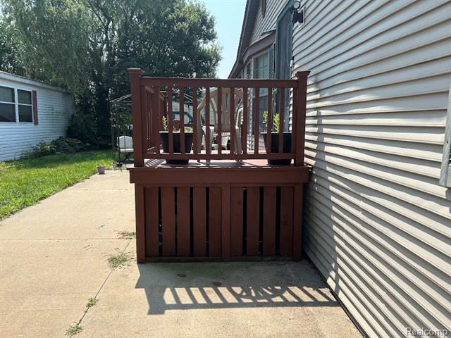 front view picture of 23312 Crystal Dr, Clinton Township, MI. 48036