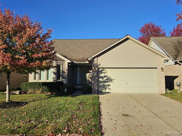 front view picture of 17901 Pointe Ct, Clinton Township, MI. 48038