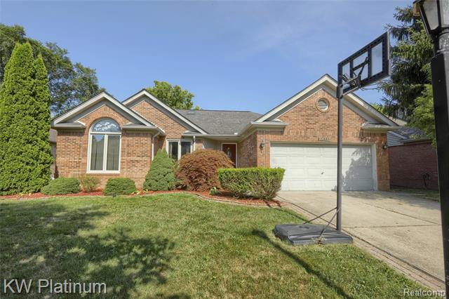 front view picture of 44000 Dunham Ct, Clinton Township, MI. 48038