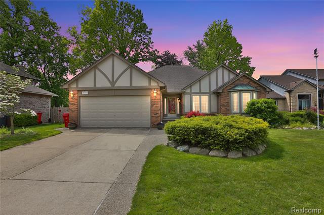 front view picture of 20310 Oneida, Clinton Township, MI. 48038