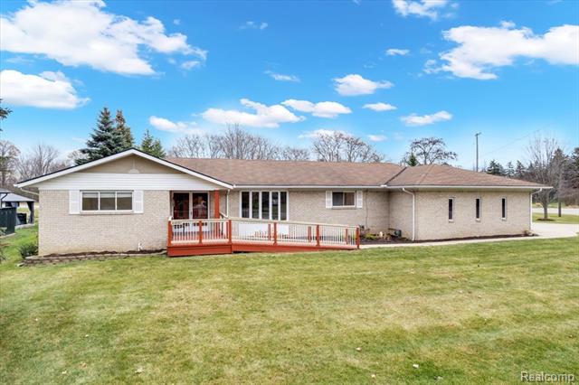 front view picture of 44680 Elizabeth, Clinton Township, MI. 48036