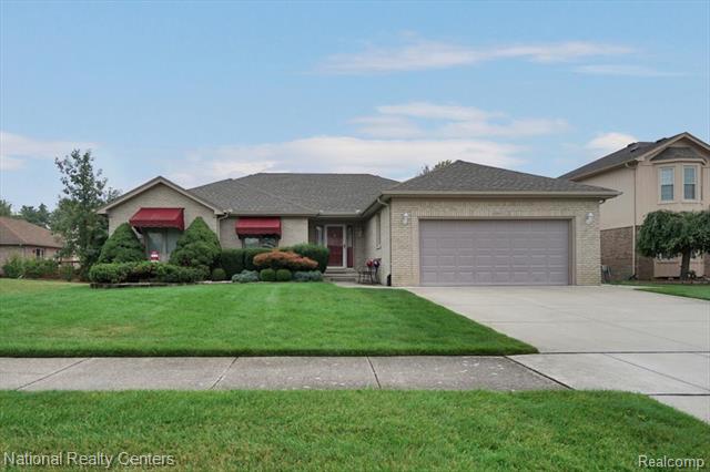 front view picture of 45866 Glen Ct, Macomb, MI. 48044