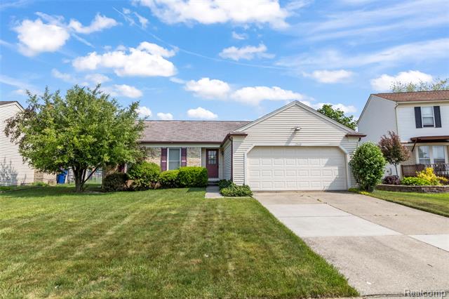 front view picture of 17509 Yaneev Dr, Macomb, MI. 48044