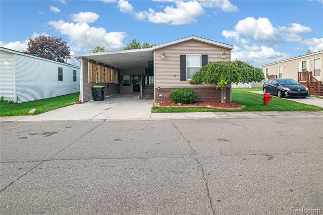 front view picture of 21341 Chalet Dr, Macomb, MI. 48044