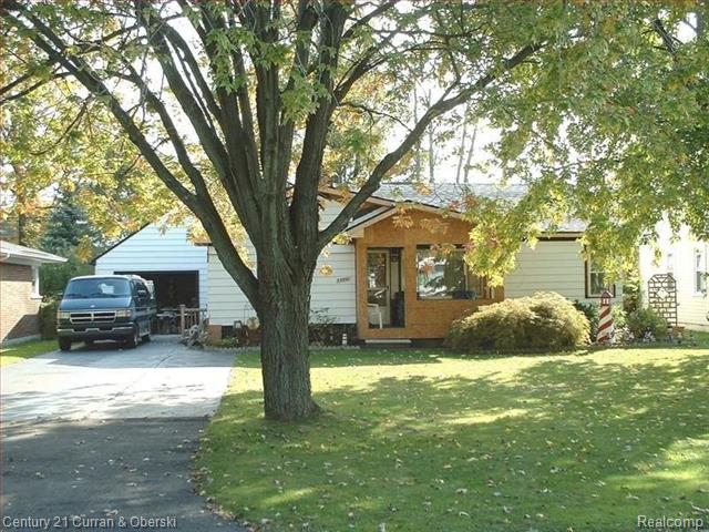front view picture of 23592 Harrellson Rd, Macomb, MI. 48042