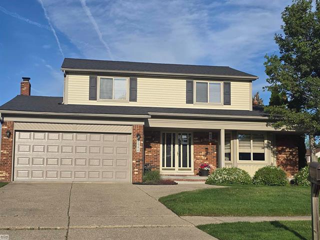 front view picture of 45984 Hollowoode Ln, Macomb, MI. 48044