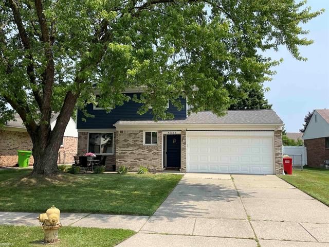 front view picture of 45558 Heatherwoode L, Macomb, MI. 48044