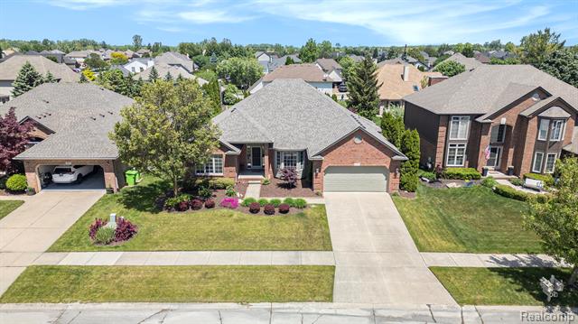 front view picture of 19943 Riverwoods Ct, Macomb, MI. 48044