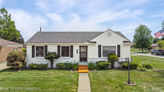 front view picture of 16314 Glenfield Dr, Macomb, MI. 48044