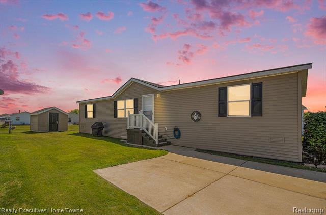 front view picture of 21480 Le Fleur Dr, Macomb, MI. 48044