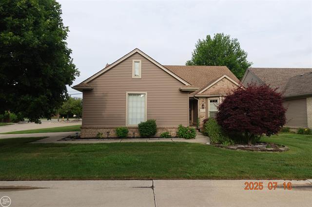 front view picture of 46588 Palomino Ct, Macomb, MI. 48044