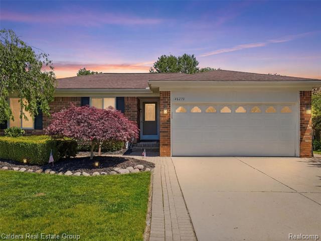 front view picture of 46270 Hollowoode Ln, Macomb, MI. 48044