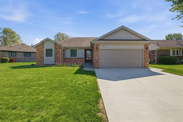 front view picture of 46346 Hollowoode Ln, Macomb, MI. 48044