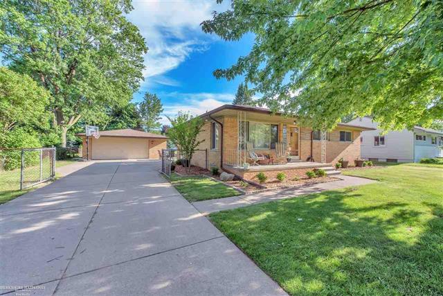 front view picture of 23350 Mapleview Dr, Macomb, MI. 48042