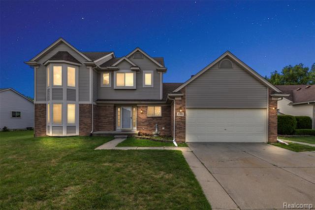 front view picture of 22480 Streamside Dr, Macomb, MI. 48044