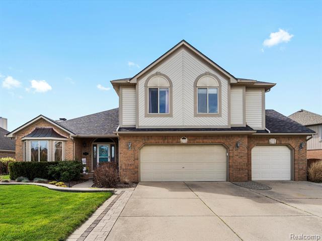 front view picture of 46891 Edgewater Dr, Macomb, MI. 48044