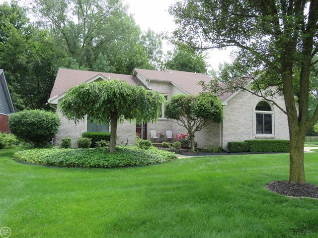 front view picture of 46778 Tiffin Ct Sout, New Baltimore, MI. 48047