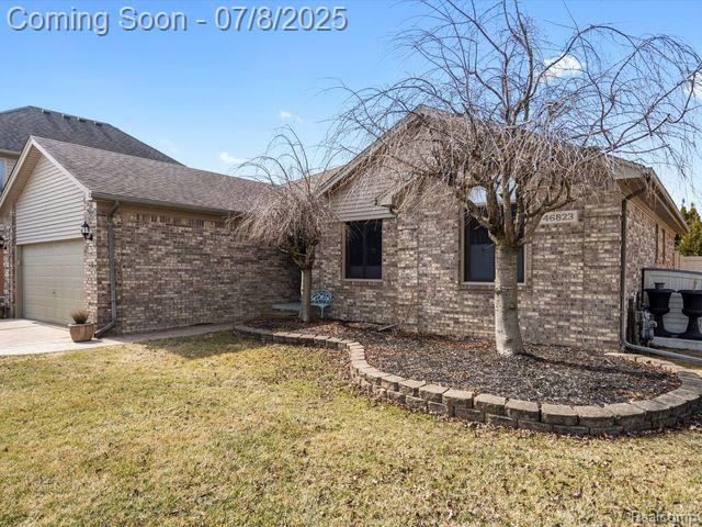 front view picture of 46823 Putnam Ct, New Baltimore, MI. 48047