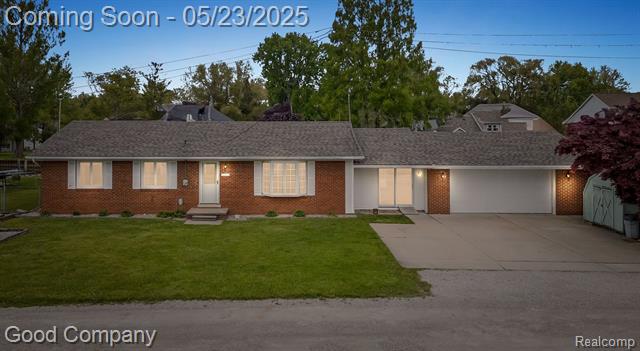 front view picture of 29415 Private Dr, New Baltimore, MI. 48047