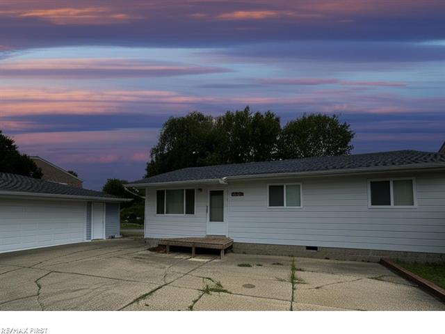 front view picture of 29433 Wand Dr, New Baltimore, MI. 48047