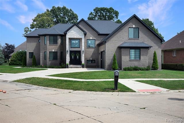 front view picture of 46930 E Riverpark Dr, Macomb, MI. 48044