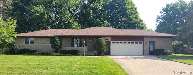 front view picture of 18534 Hollie Dr, Macomb, MI. 48044