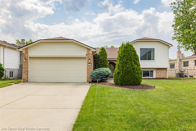 front view picture of 47425 Barbara Rd, Macomb, MI. 48044