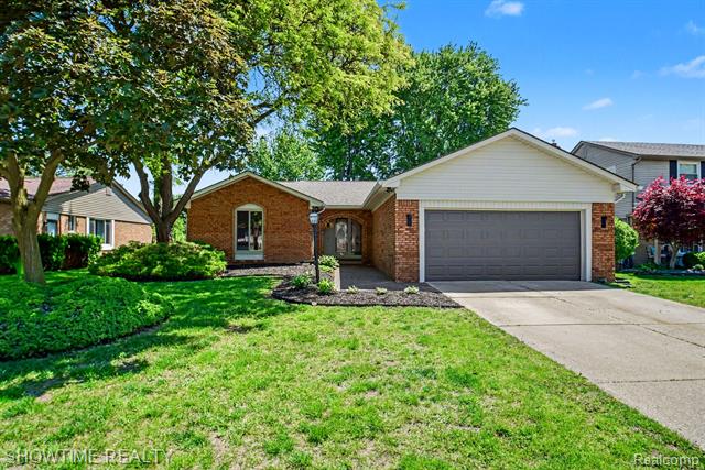 front view picture of 47726 Lexington Dr, Macomb, MI. 48044