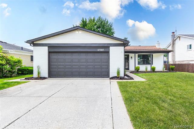 front view picture of 47387 Royal Rd, Macomb, MI. 48044