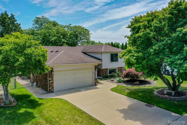 front view picture of 47470 Barbara Rd, Macomb, MI. 48044