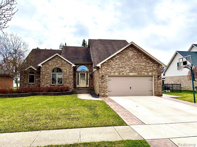 front view picture of 18654 Turnberry Dr, Macomb, MI. 48044