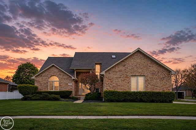 front view picture of 17385 Hillcrest Dr, Macomb, MI. 48044