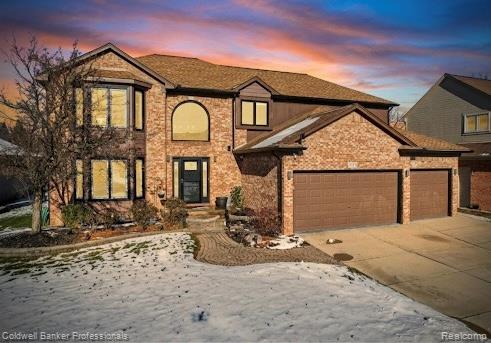 front view picture of 20379 Ballantrae Dr, Macomb, MI. 48044