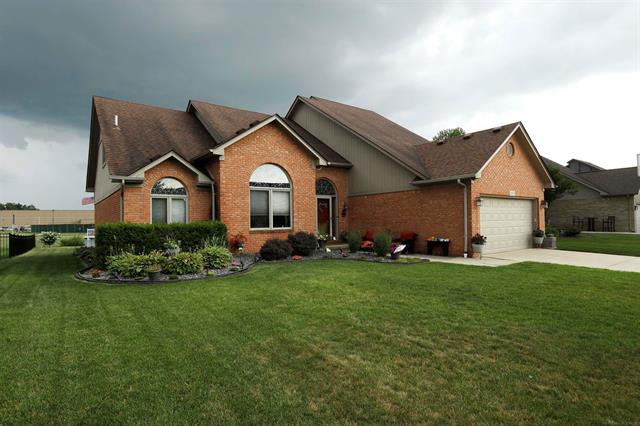 front view picture of 21210 Fairfield Dr, Macomb, MI. 48044