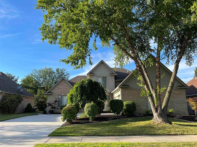 front view picture of 16301 Haverhill Dr, Macomb, MI. 48044
