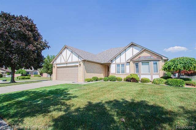front view picture of 48600 Meadowcrest Dr, Macomb, MI. 48044