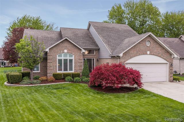 front view picture of 20933 Ivy Cir, Macomb, MI. 48044