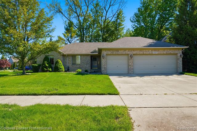 front view picture of 21527 Tangel Dr, Macomb, MI. 48044