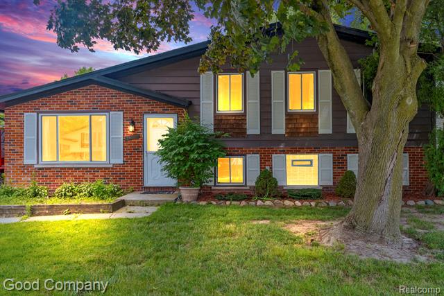 front view picture of 28779 Mercury Lane, New Baltimore, MI. 48047