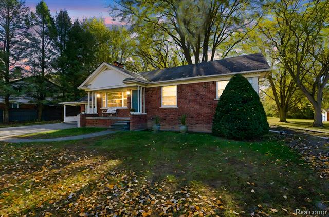 front view picture of 19342 22 Mile Rd, Macomb, MI. 48044