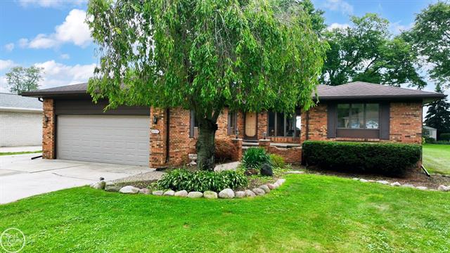 front view picture of 49300 Bayshore, New Baltimore, MI. 48047
